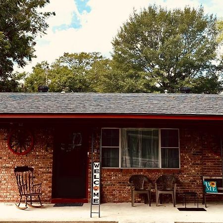 Murfreesboro Wandering Wagon Located In Town Extérieur photo